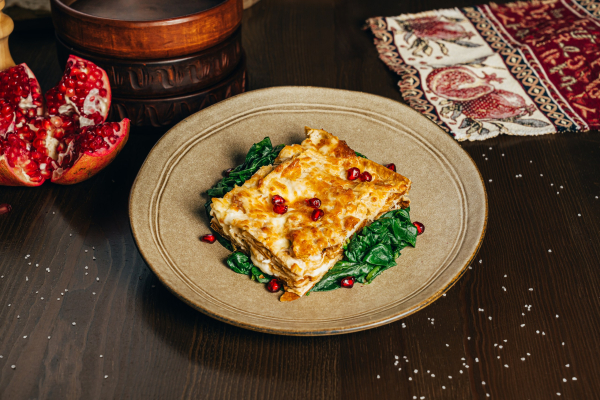 Ачма по-армянски со шпинатом