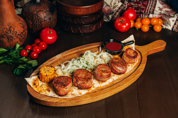 Шашлык из свиной вырезки с беконом