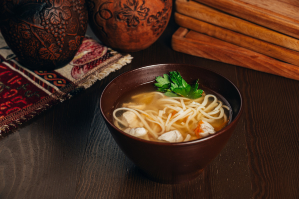 Домашний суп с курицей и лапшой