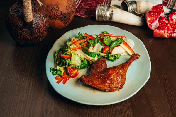 Утиная ножка с ереванской грушей